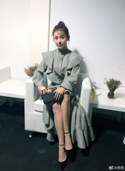 贾青生活照裸腿高跟长腿,黑丝性感照