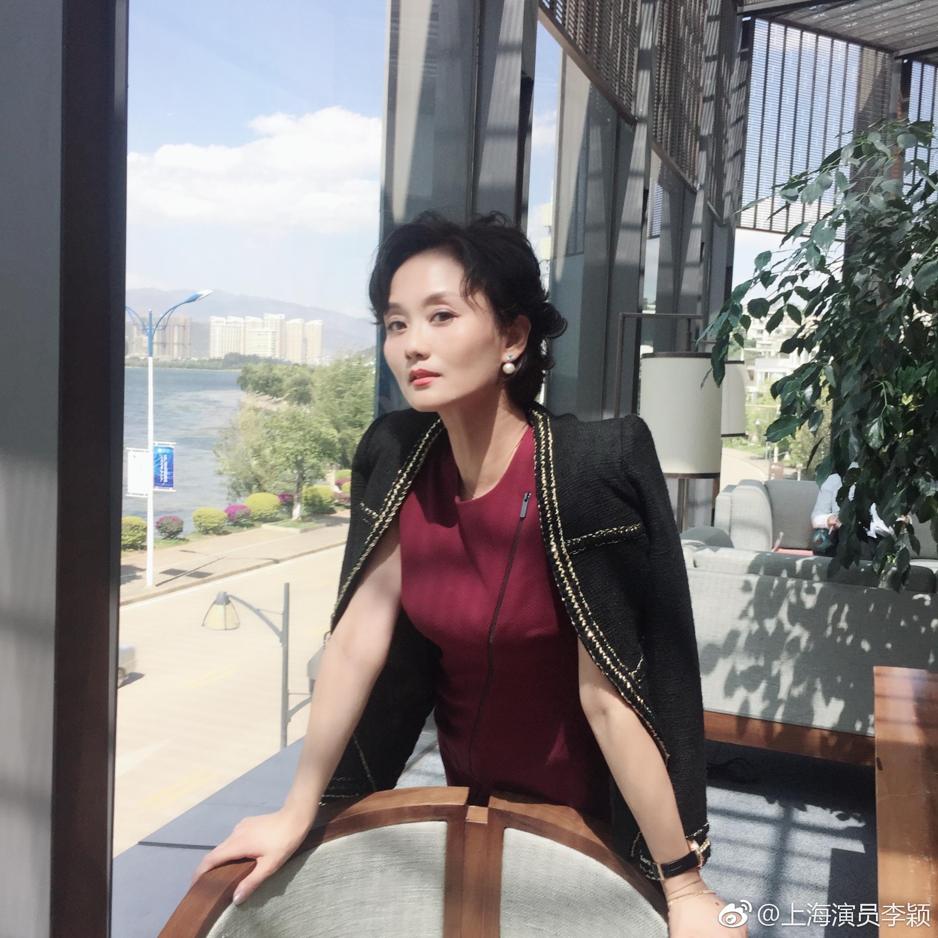 李颖黑丝袜美腿高跟写真[11]