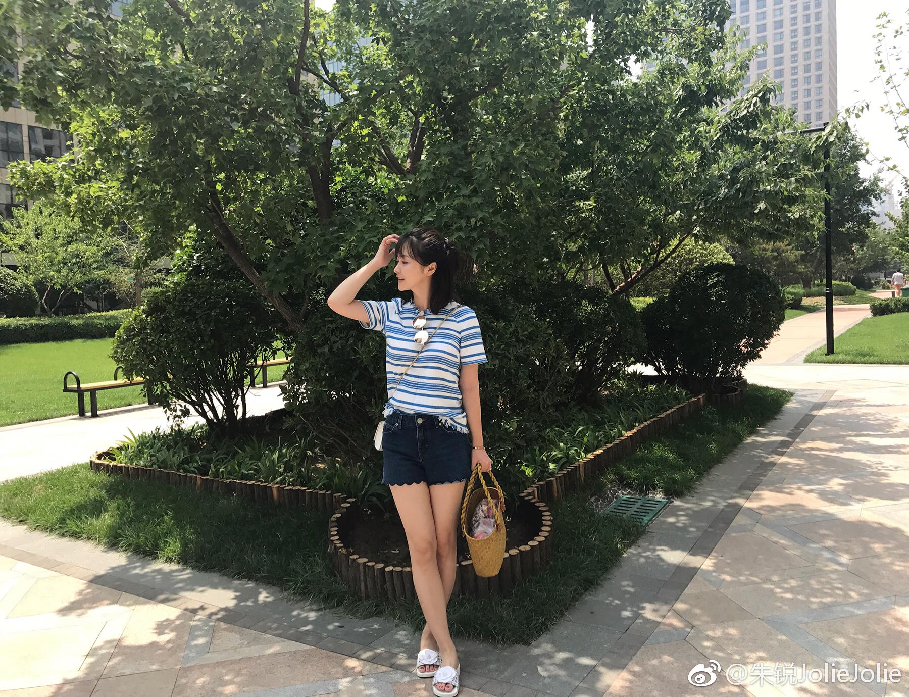 朱锐厚丝袜美腿下半身,黑皮裤美腿炮架紧身裤[8]