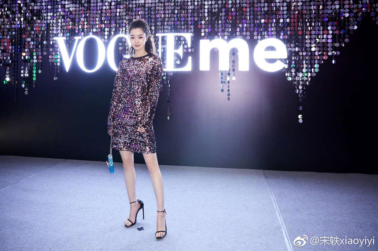 宋轶性感大长美腿短裙高跟写真[11]