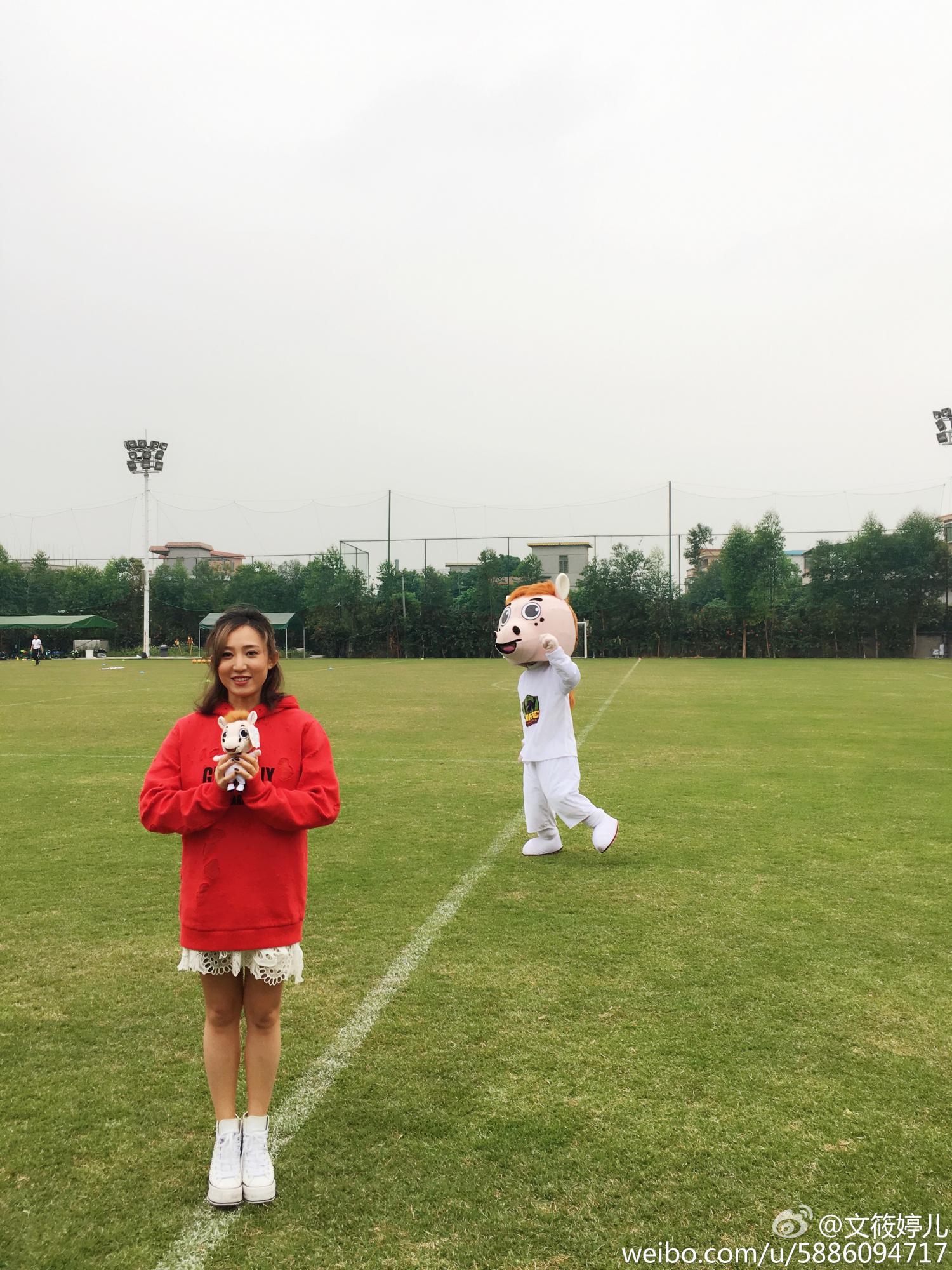 文筱婷球场丝袜美腿高跟性感动人[10]