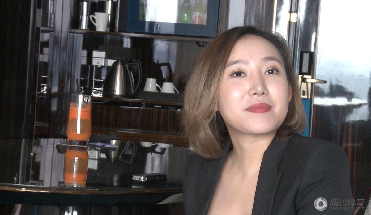 文筱婷黑色蕾丝短裙美腿采访直播图皮肤白嫩[10]