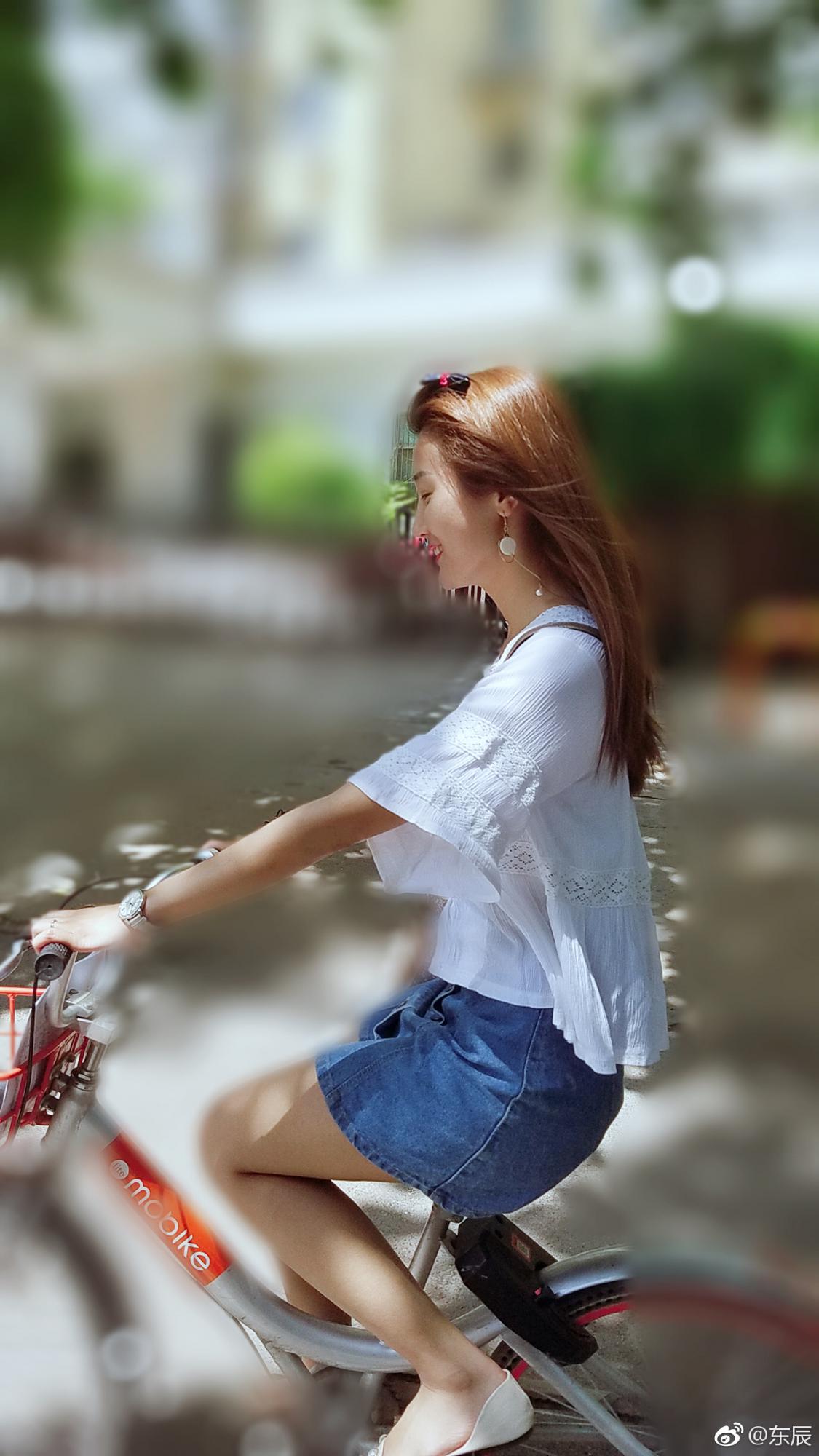 主持人李东辰丝袜美腿户外写真自拍[2]
