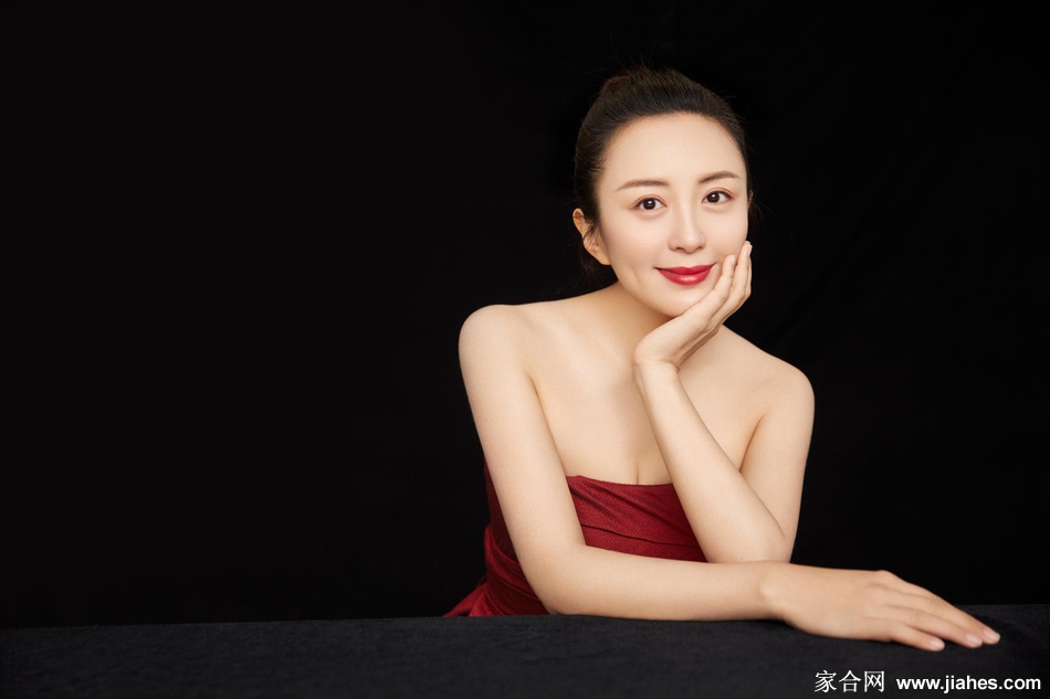 杨童舒丝袜美腿性感写真大片[10]