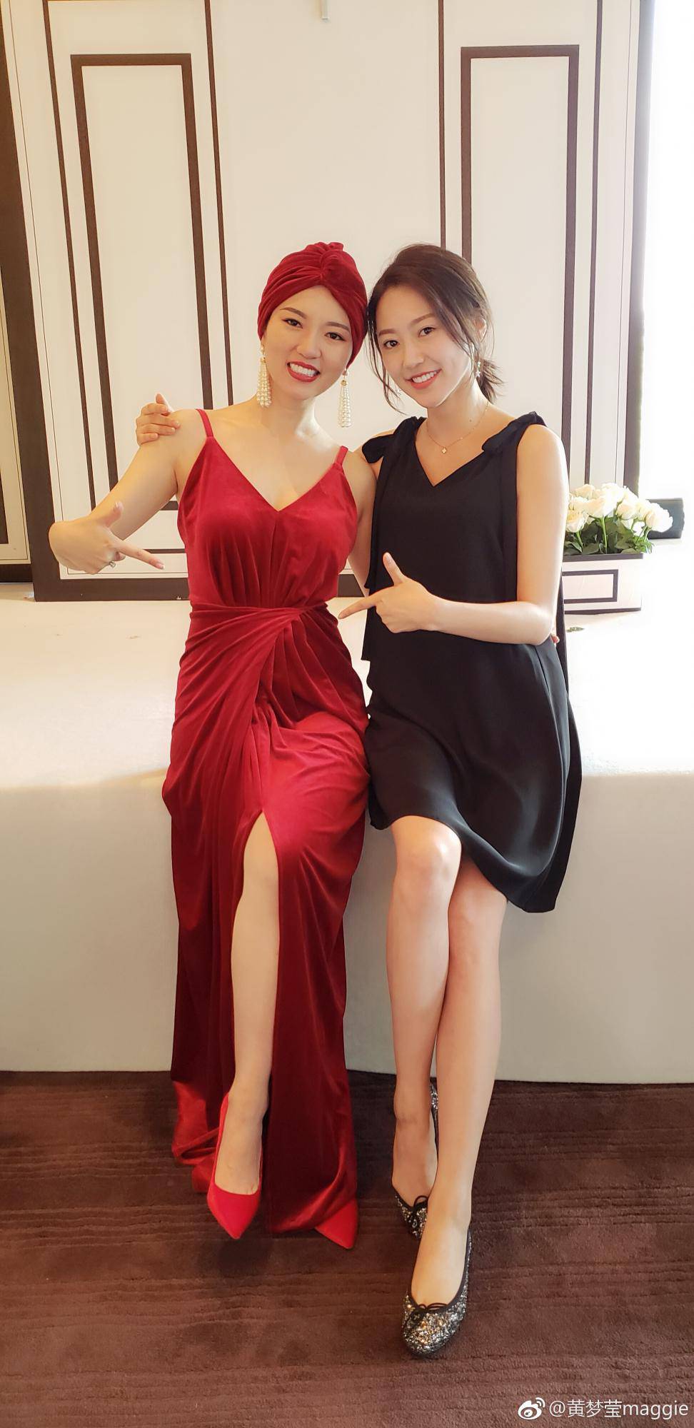 黄梦莹制服丝袜美腿高跟现场照[2]