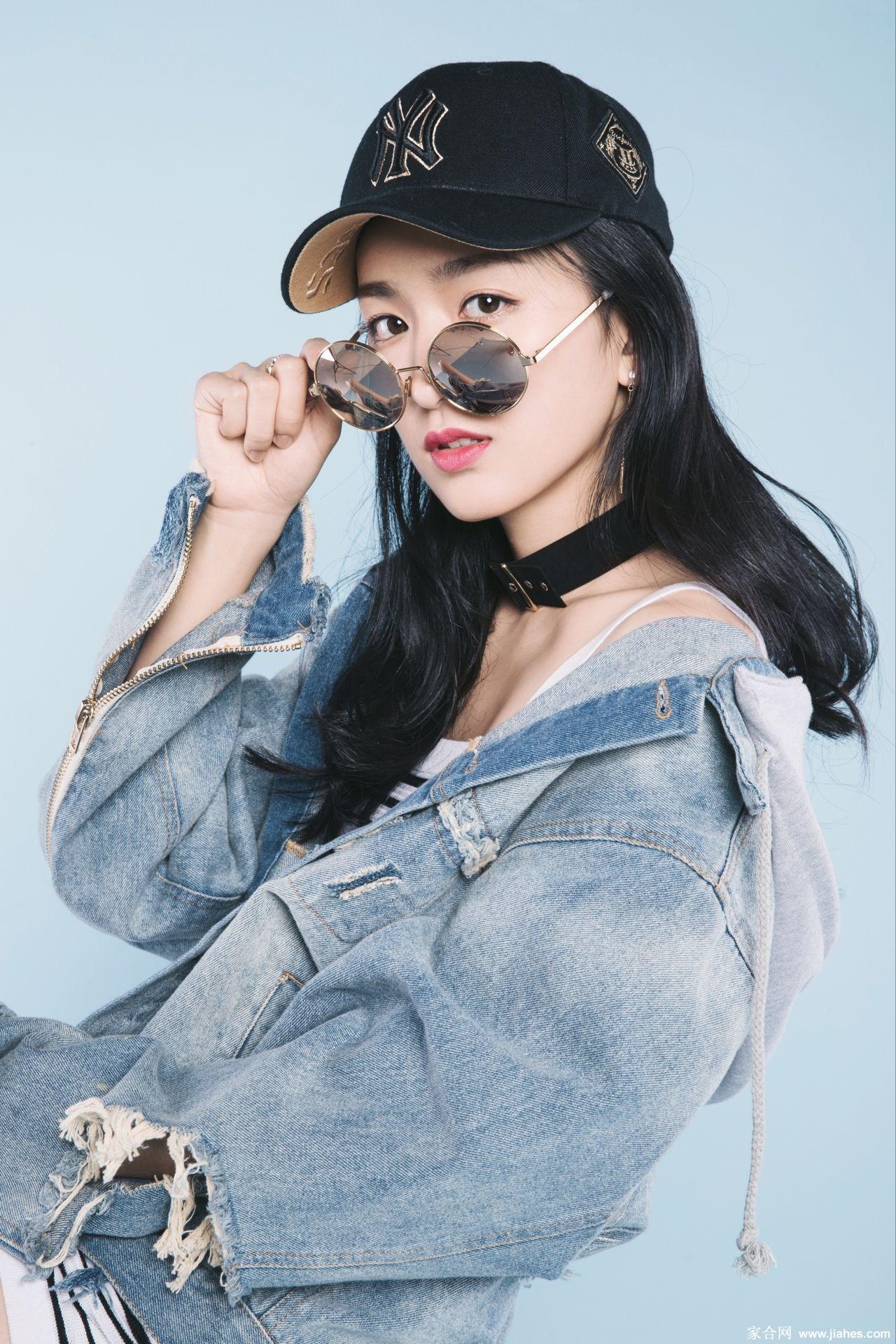 周睿君丝袜美腿高跟青春写真[8]