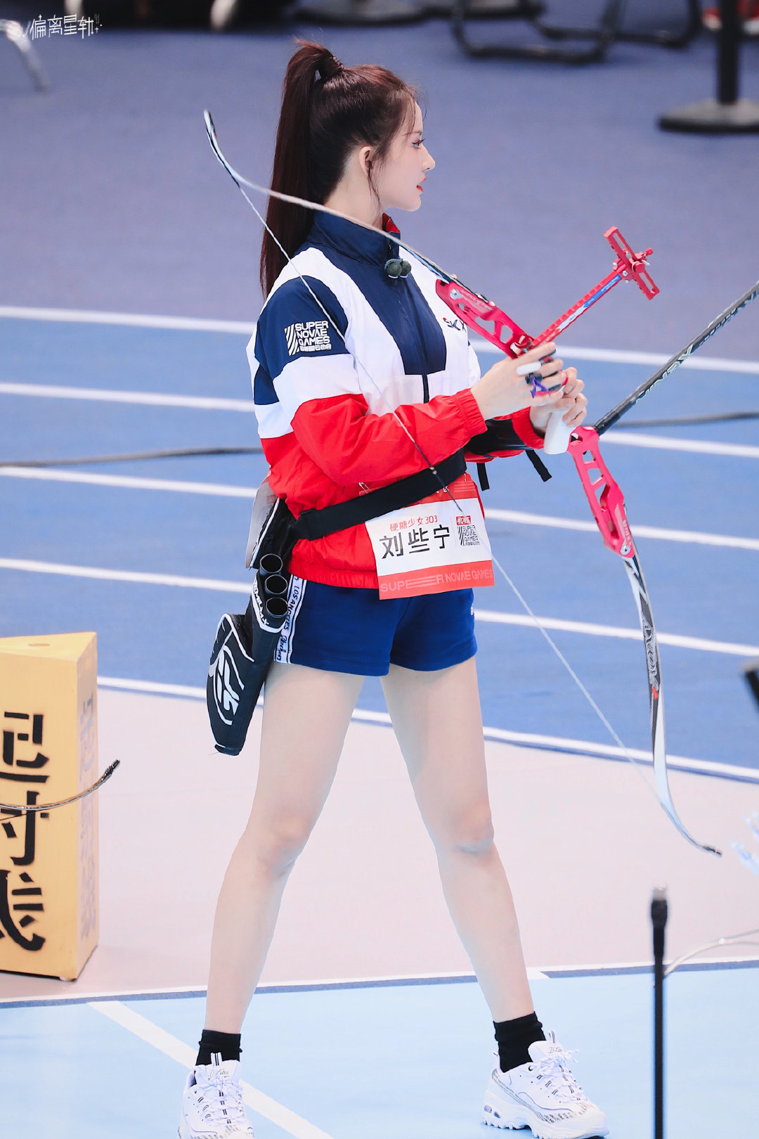 刘些宁射箭现场尽显美腿[2]