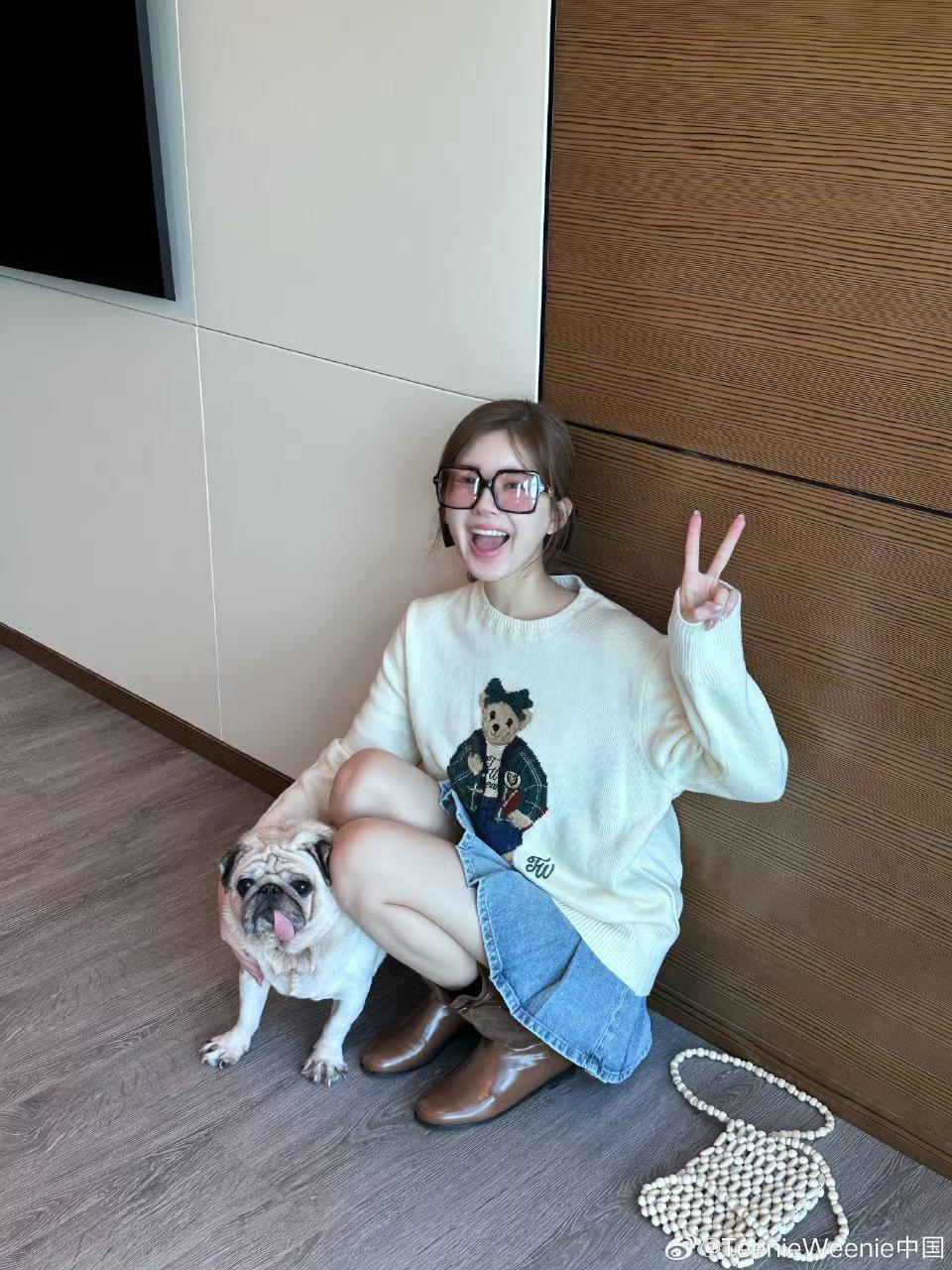 赵露思黑丝袜美腿户外街拍写真[9]