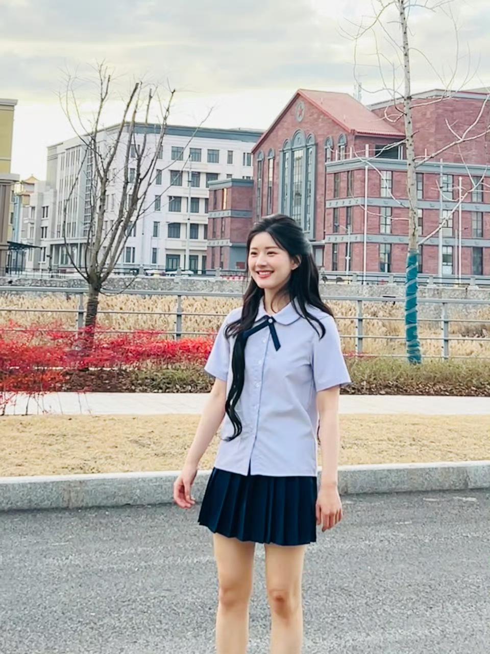 赵露思黑丝袜美腿户外街拍写真[12]