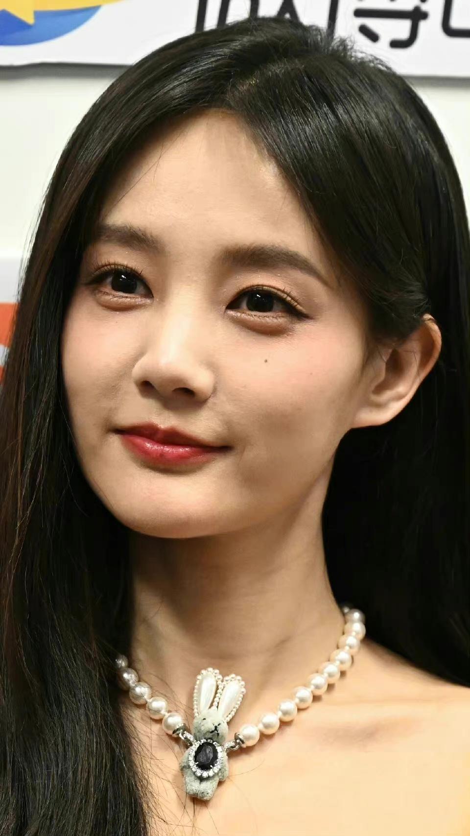 李一桐微博现场迷人近照妆容惊艳[2]