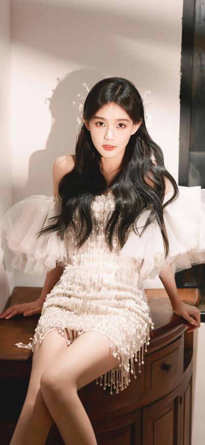 李一桐蕾丝美腿性感写真