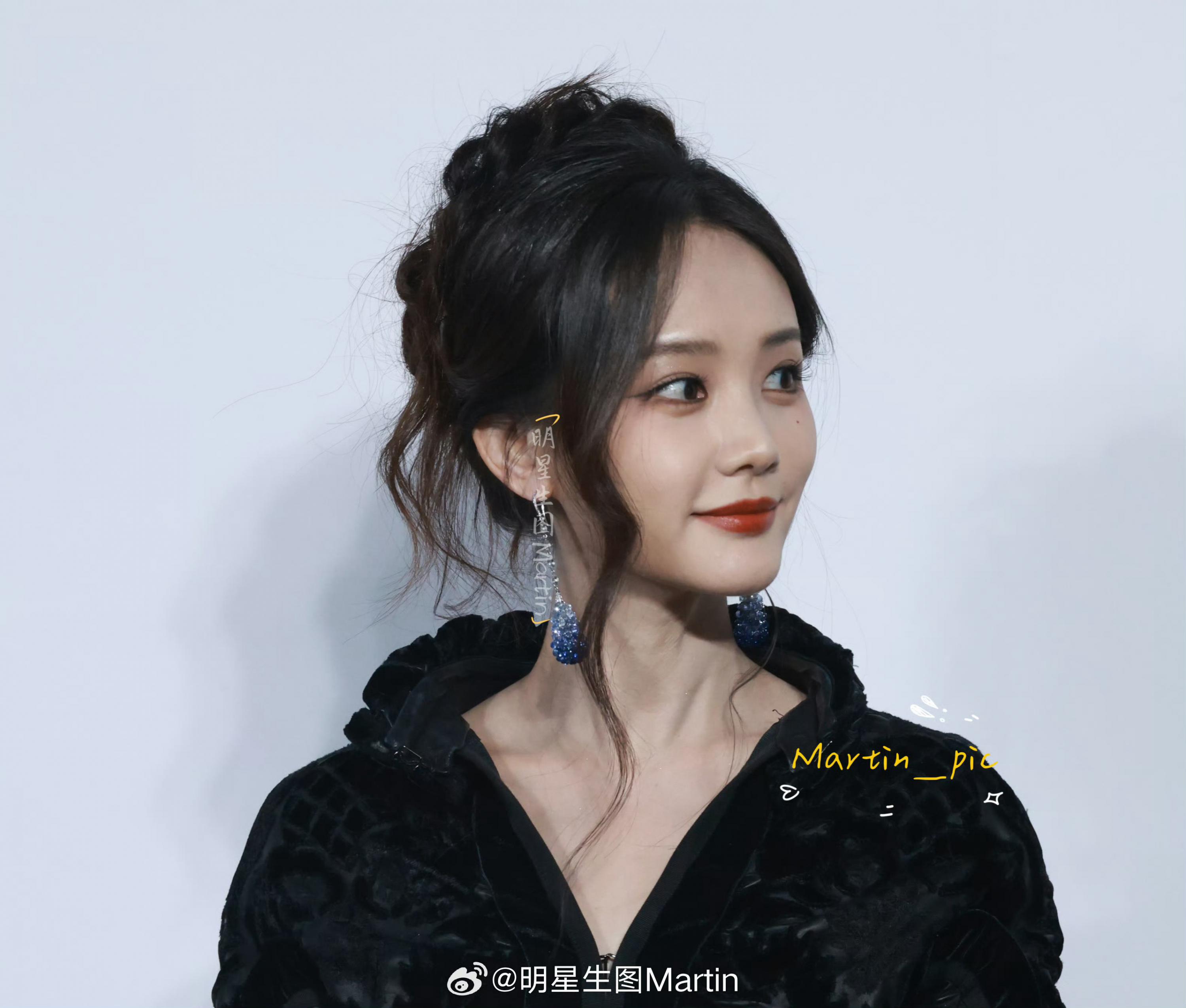 李一桐黑丝美腿包臀群发布会现场亮相[4]