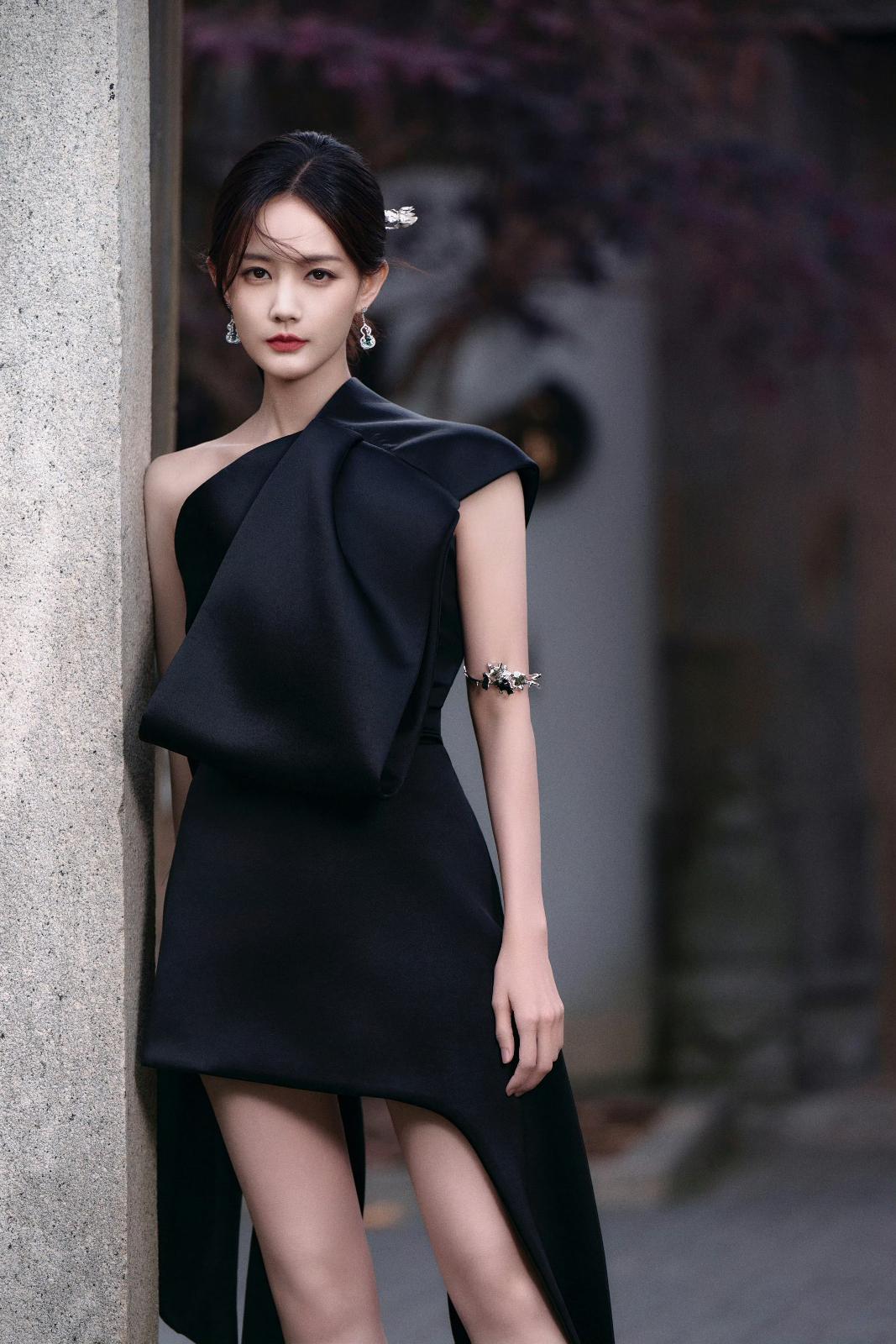 李一桐性感大长腿写真[3]
