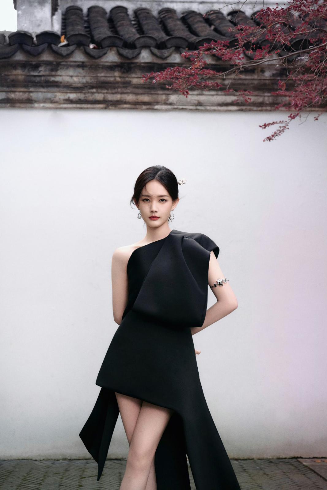 李一桐性感大长腿写真[6]