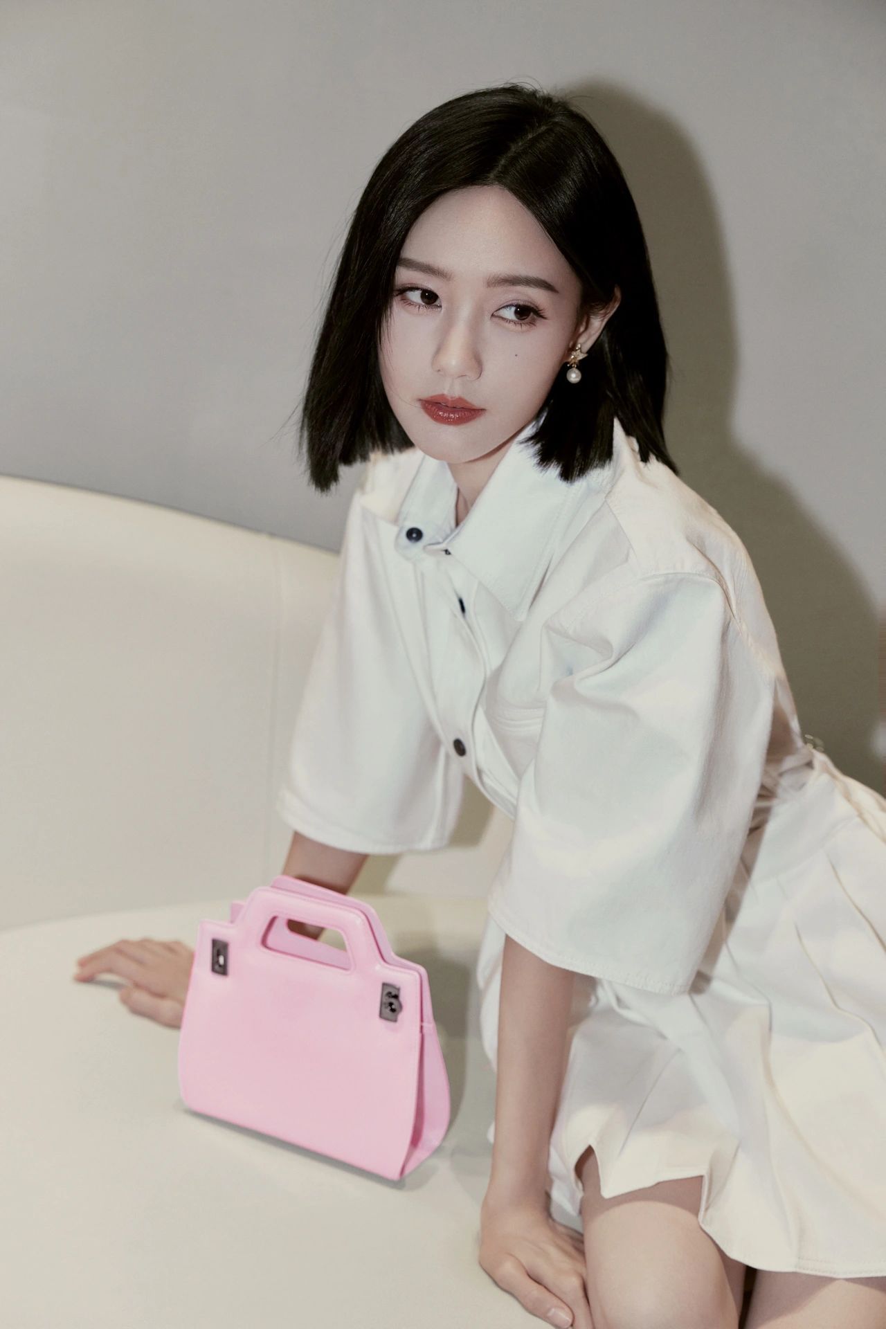 李一桐热短裤美腿写真[4]