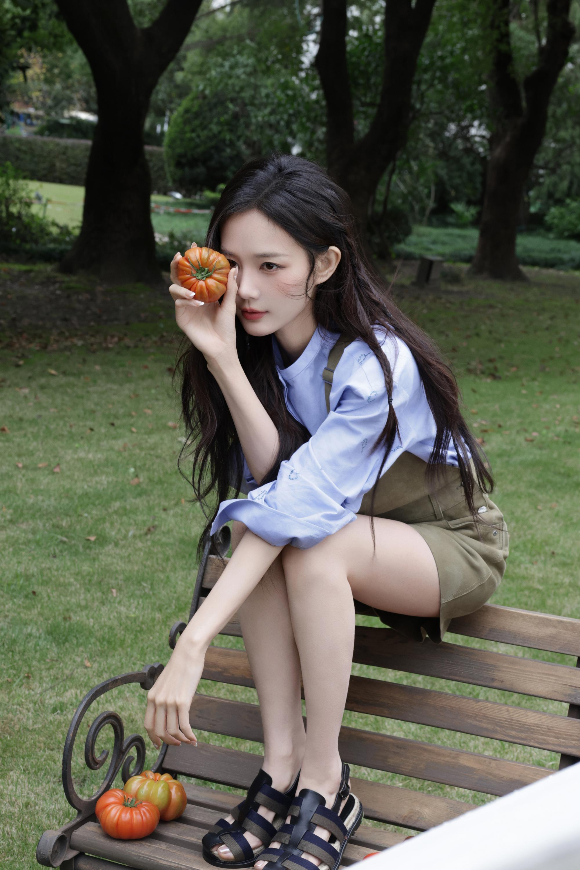 李一桐热短裤美腿写真[10]
