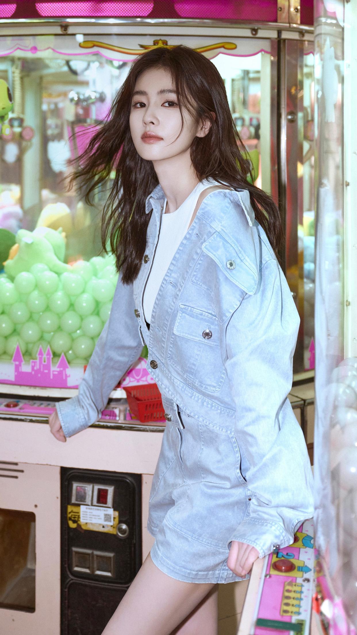 李一桐美白大长腿户外现场[5]