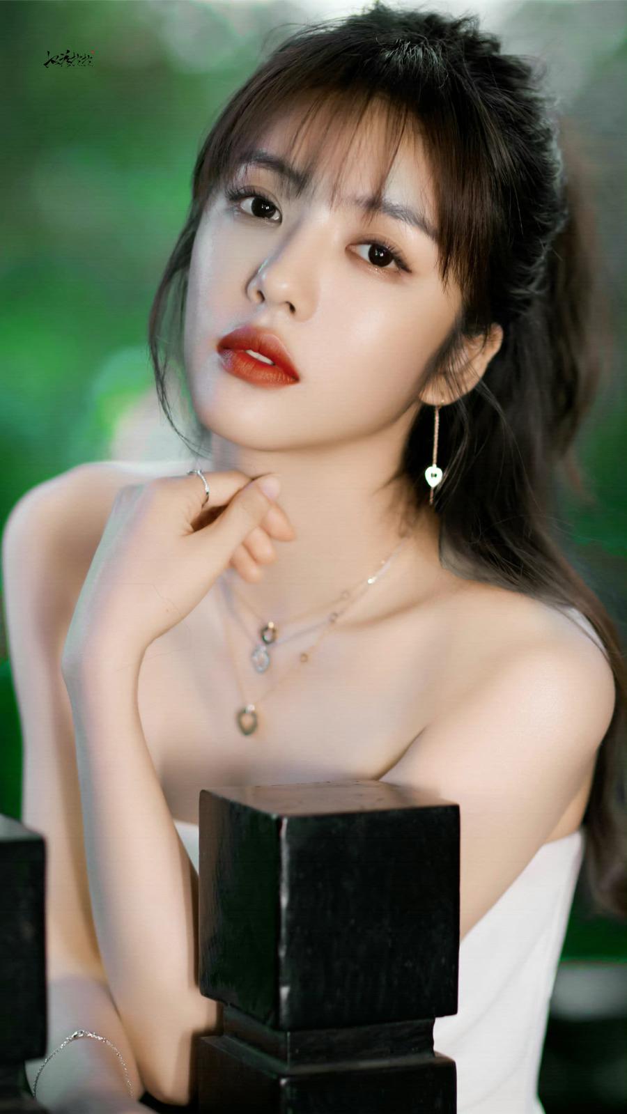 蔡文静白嫩美腿纯欲写真[5]