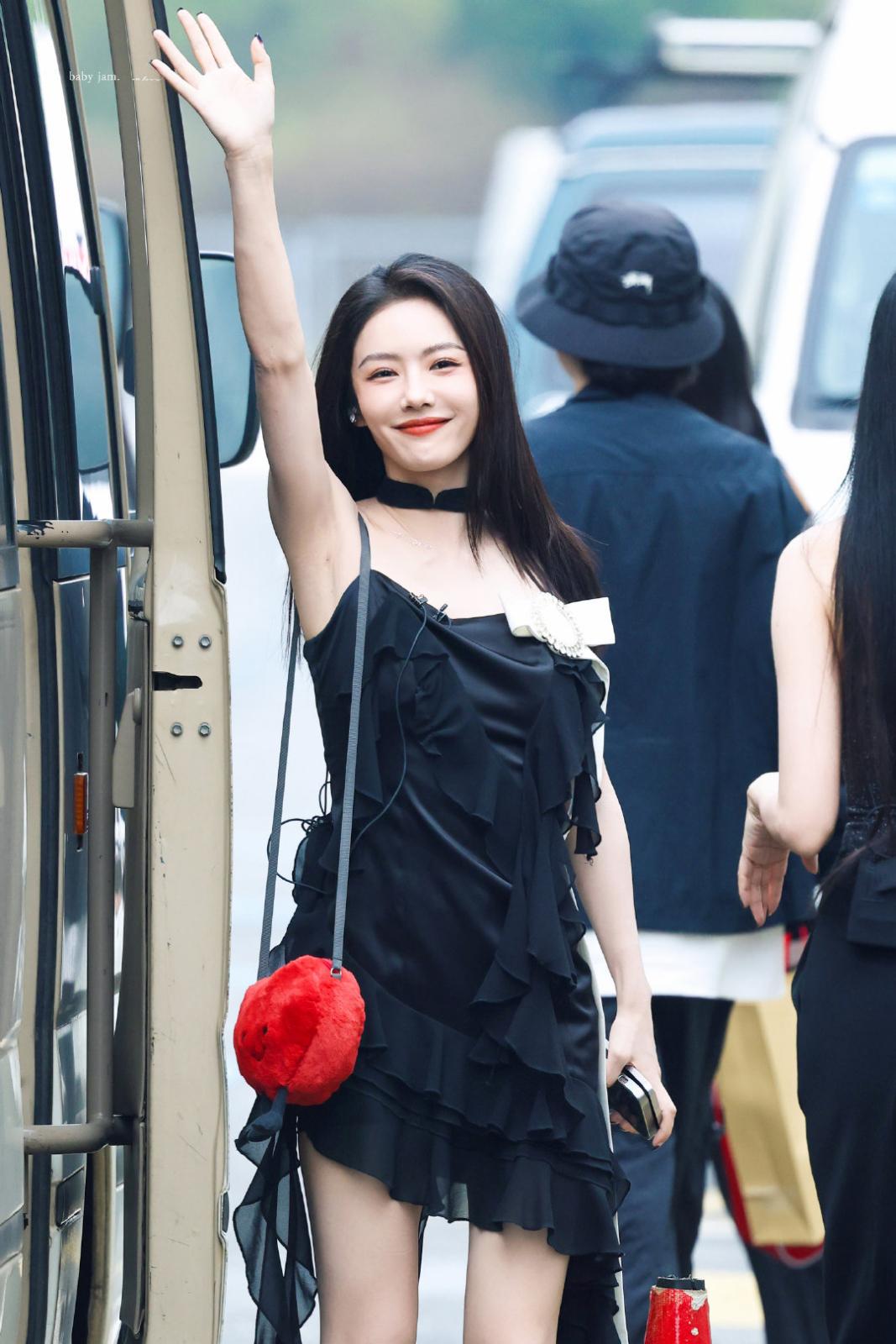 蔡文静美背倩影美丽写真[9]