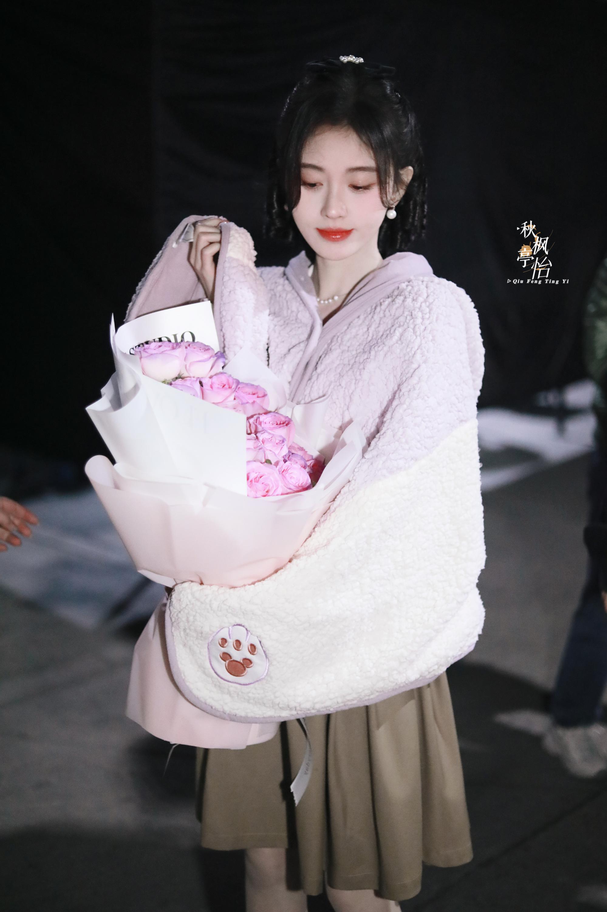 鞠婧祎无修图现场演唱照[4]
