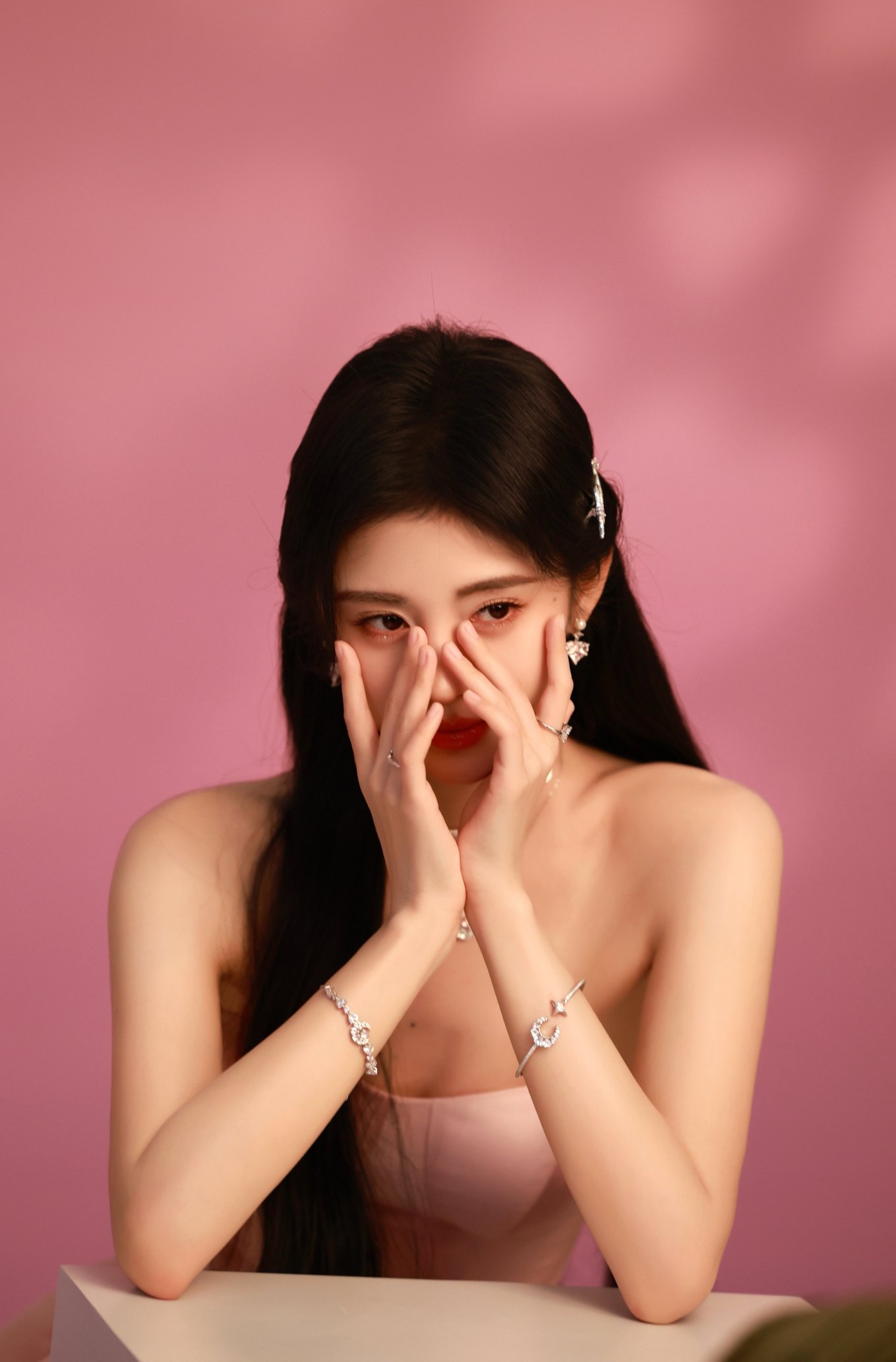 鞠婧祎棚拍摄影美腿短裙[5]
