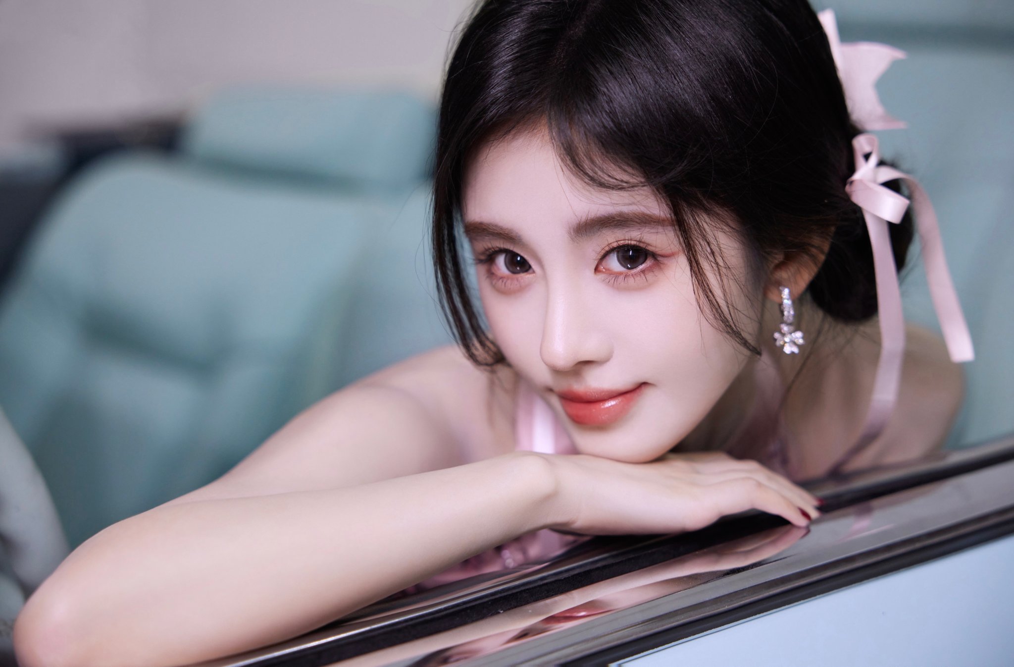 鞠婧祎浓妆美丽动人[8]