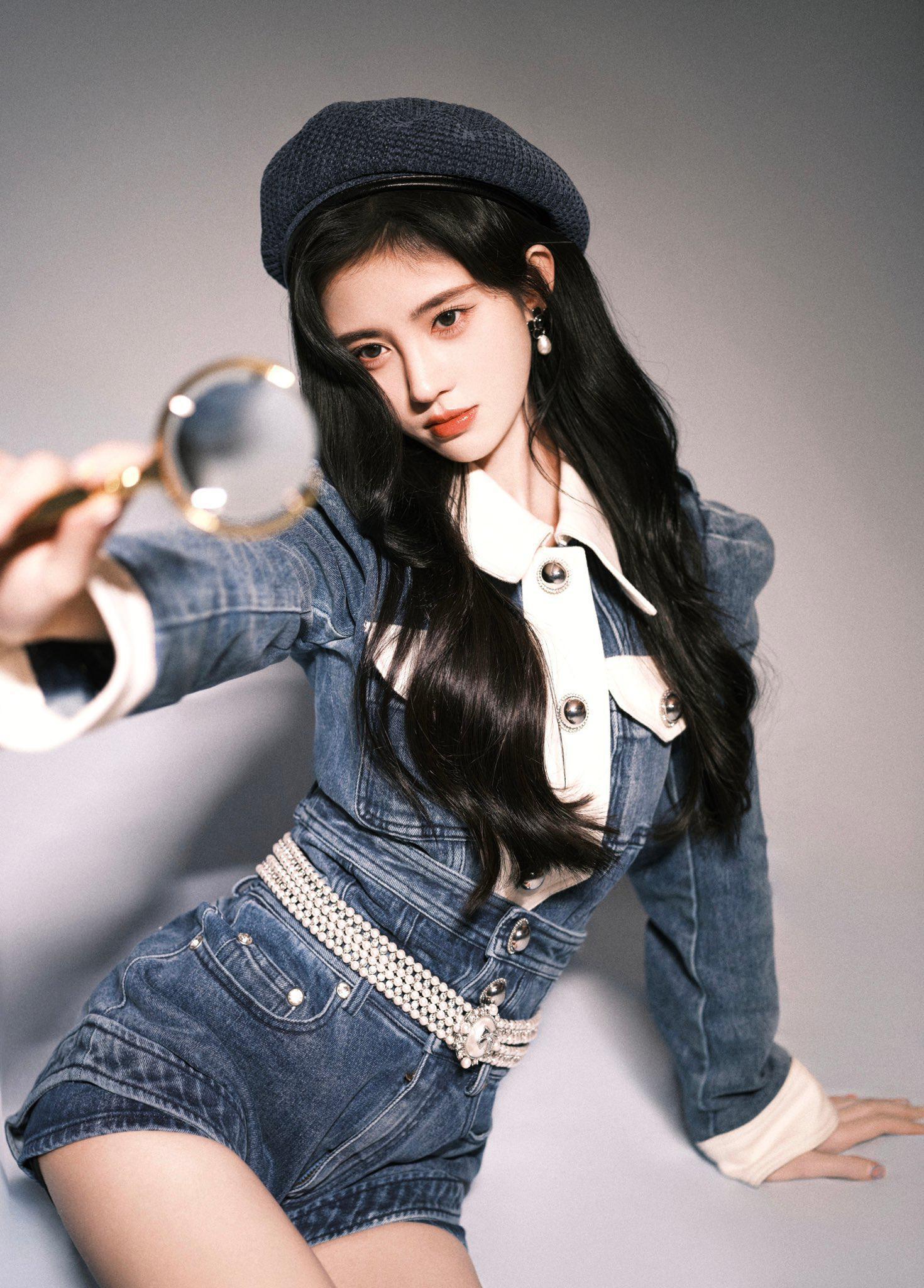 鞠婧祎热裤长腿火辣写真[8]