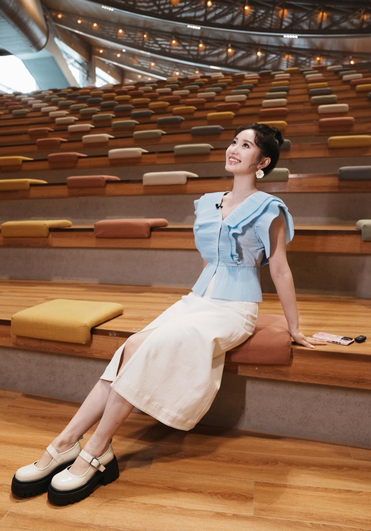 开门大吉二场美女主持人严尚嘉马里奥自信大方写真[5]