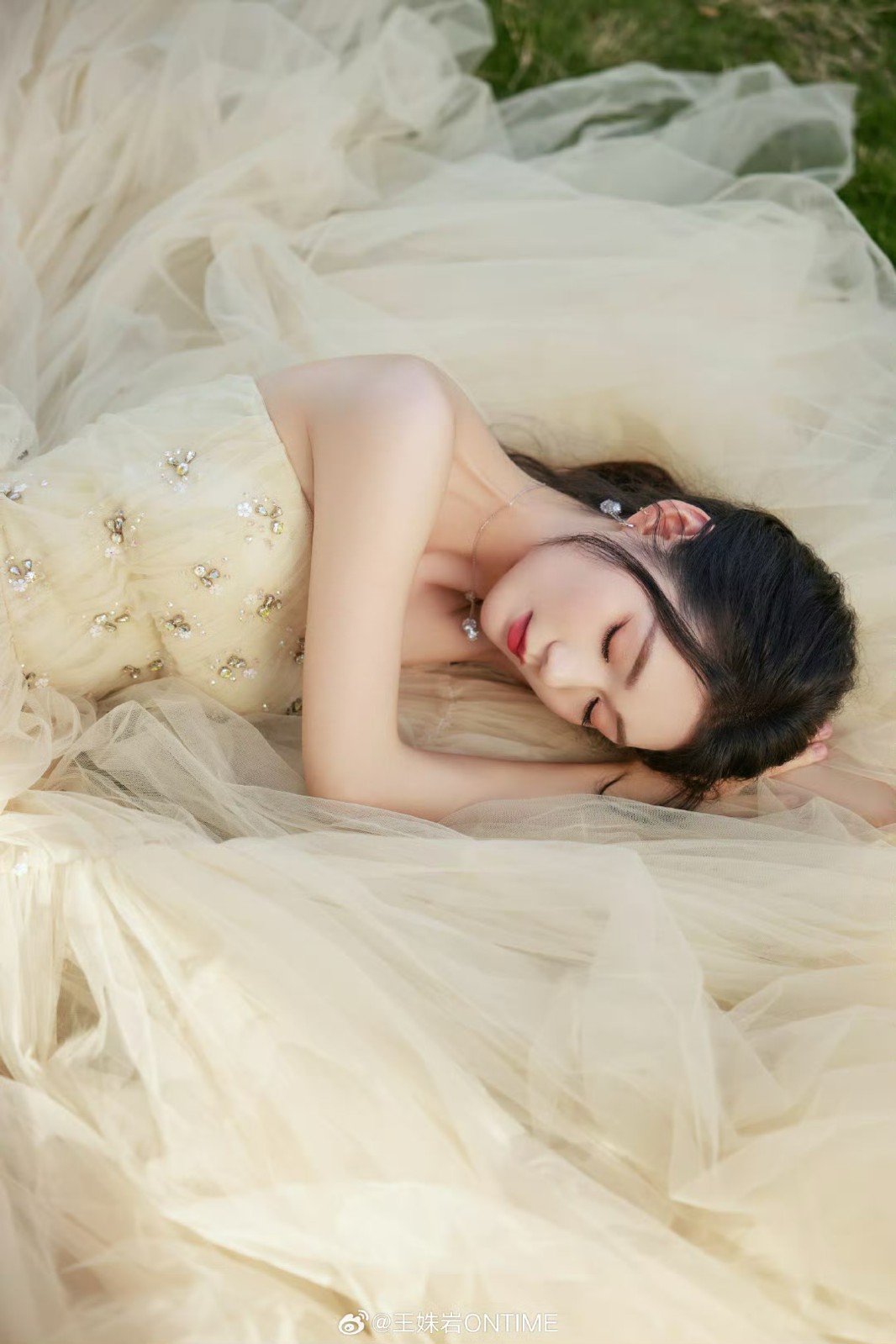 段奥娟透明蕾丝裙性感写真[14]