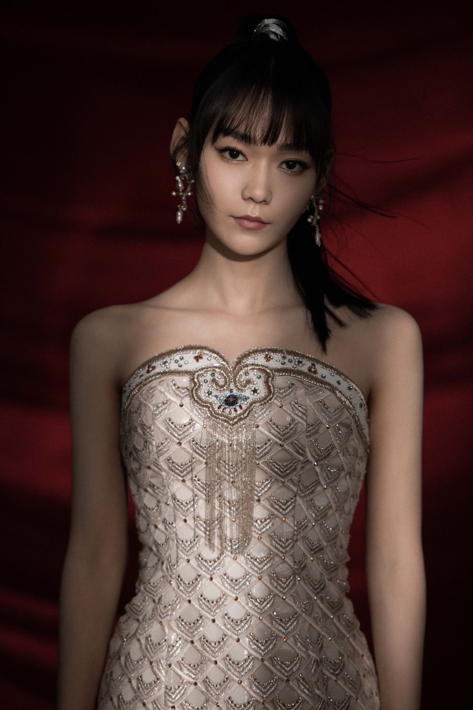 段奥娟长裙狂野性感写真[8]