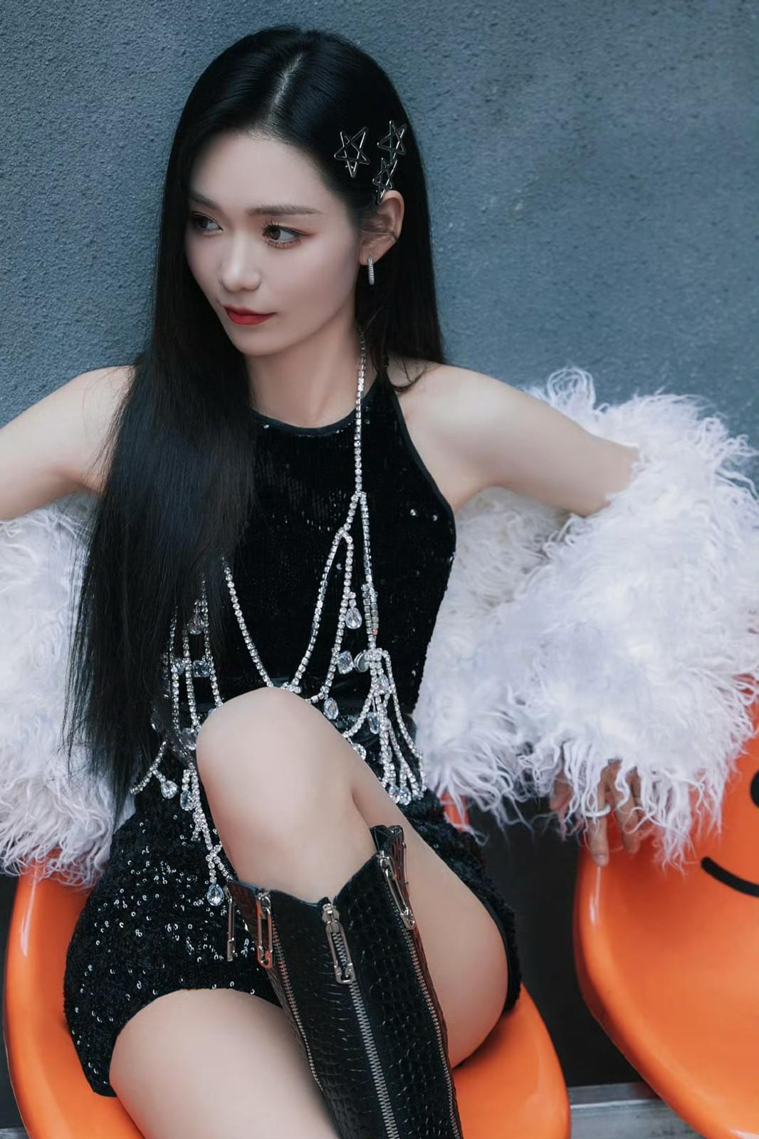 段奥娟长靴美腿野性写真[7]
