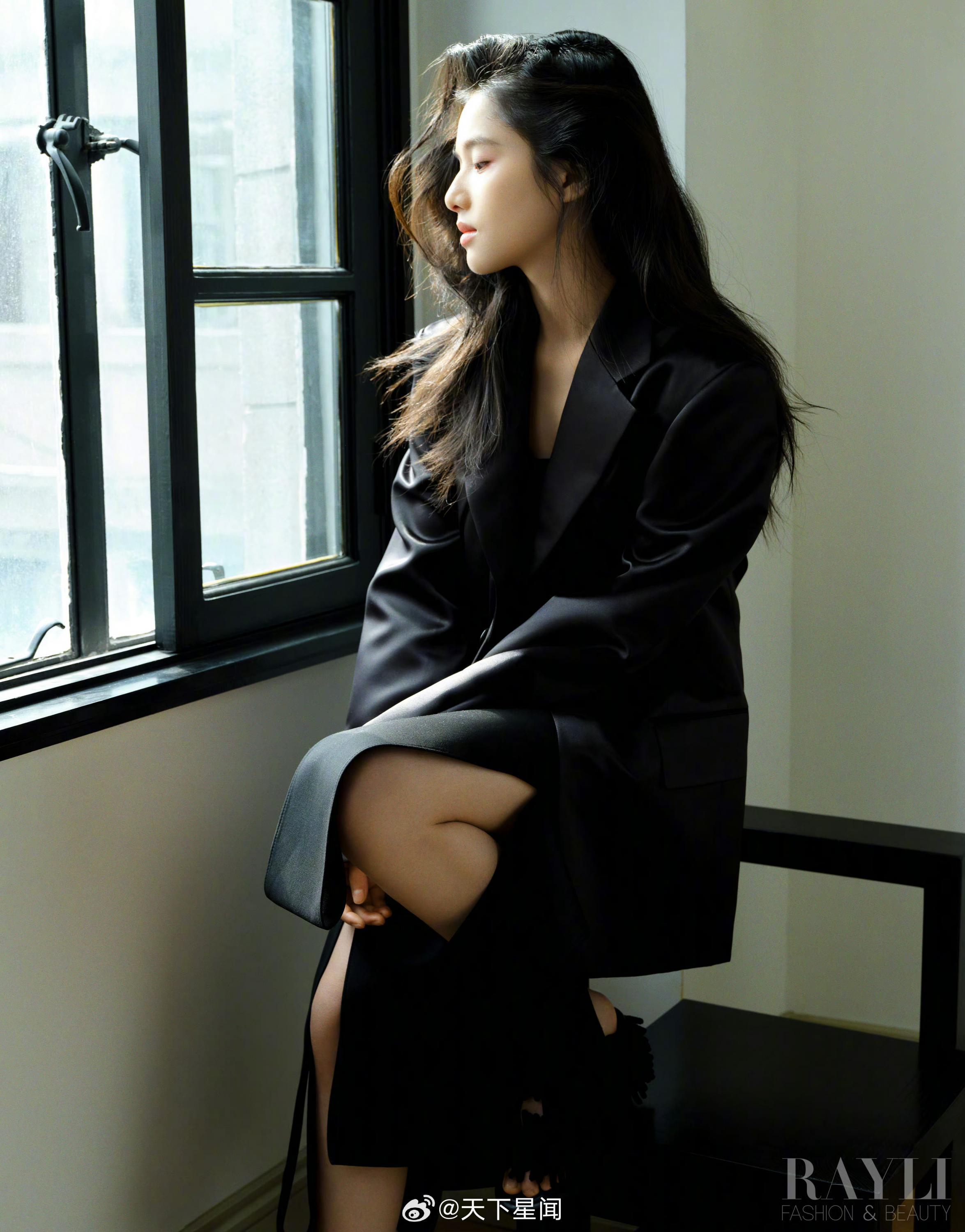 藏海传女主张婧仪清纯靓丽杂志写真[4]
