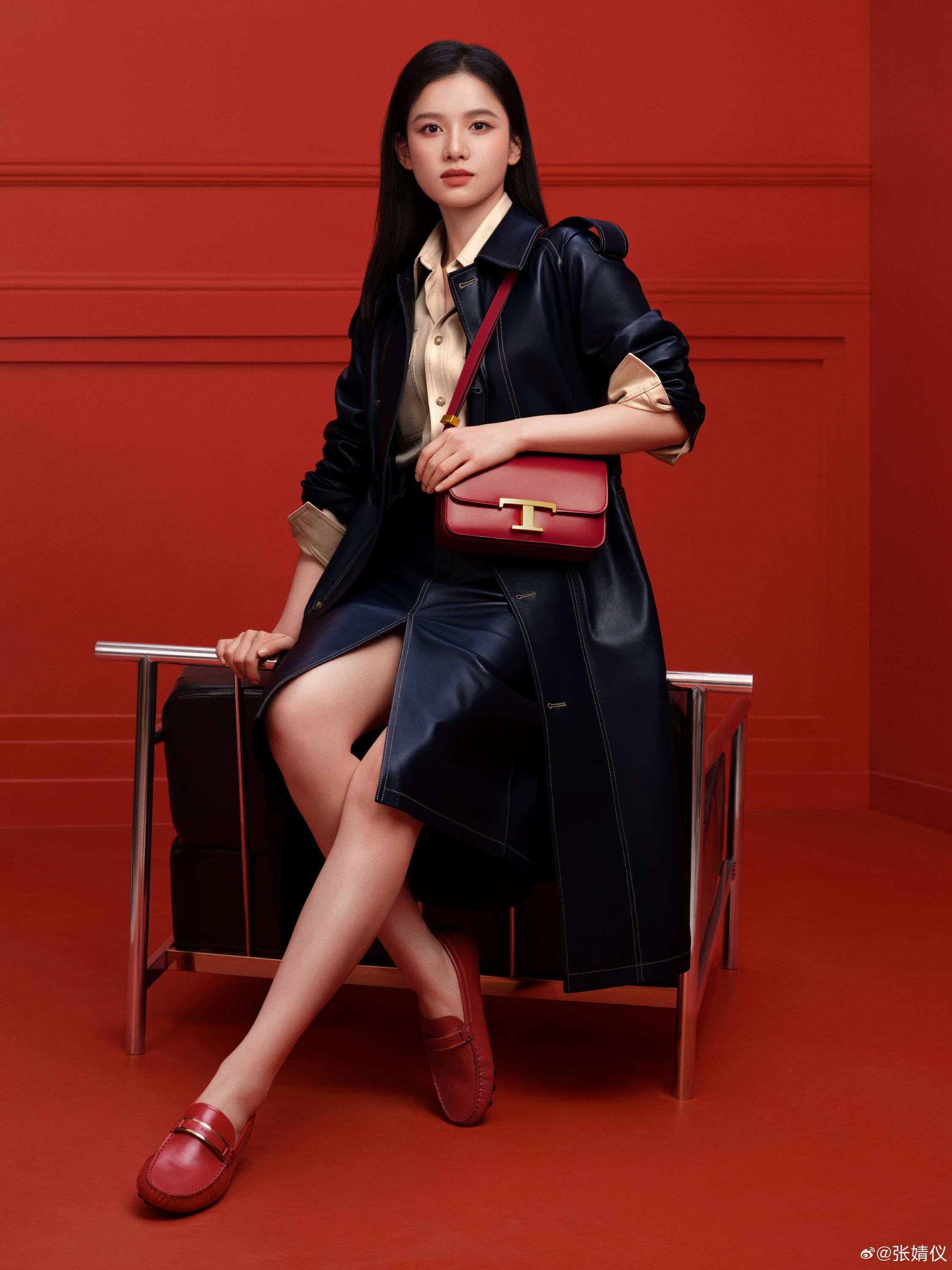 藏海传女主张婧仪美腿大衣时尚写真[2]