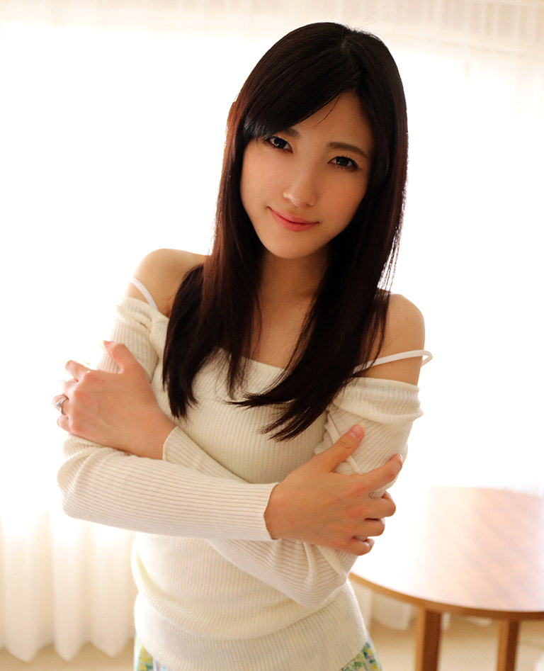 轻熟女森澤佳奈肉色丝袜短裙人妻装扮[8]