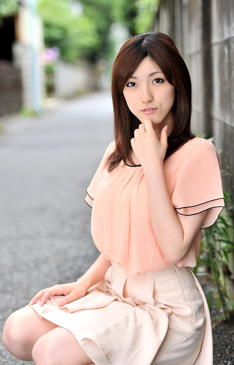 Tokyo hot 藤原辽子粉色上衣美腿高跟户外自拍[3]