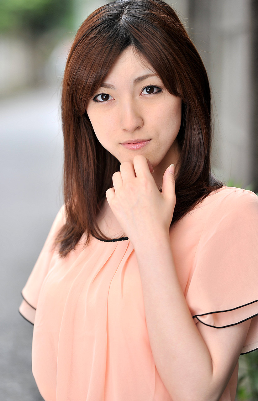 Tokyo hot 藤原辽子粉色上衣美腿高跟户外自拍[5]