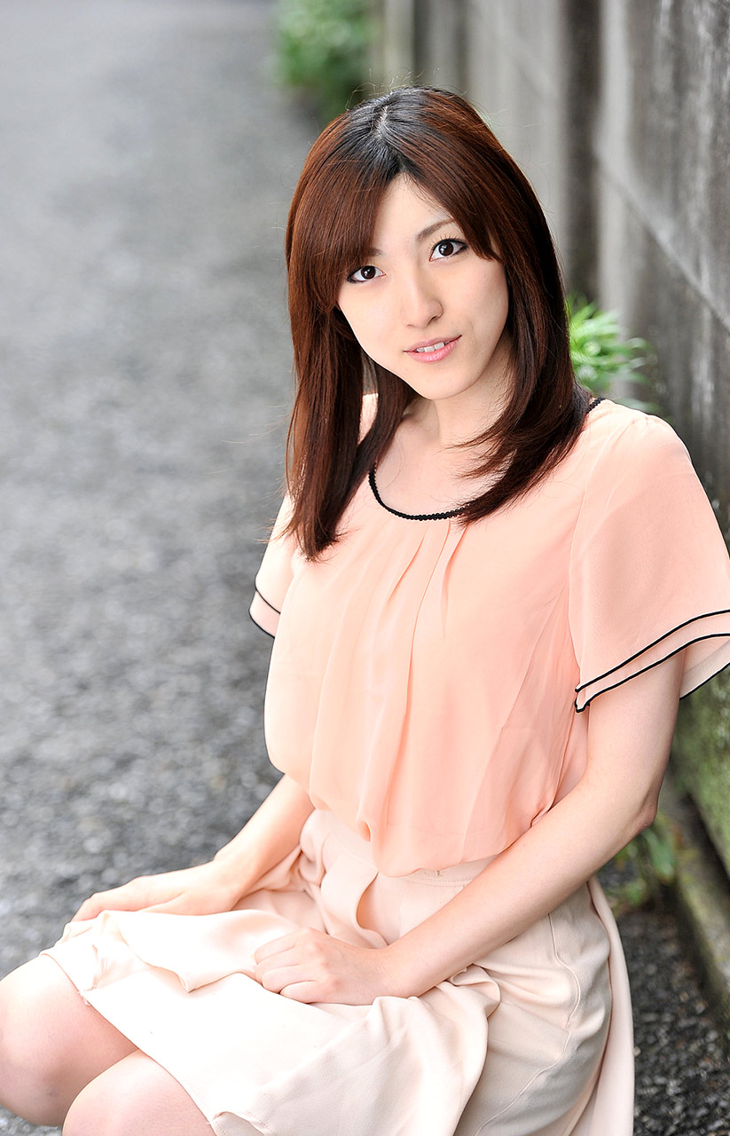 Tokyo hot 藤原辽子粉色上衣美腿高跟户外自拍[10]