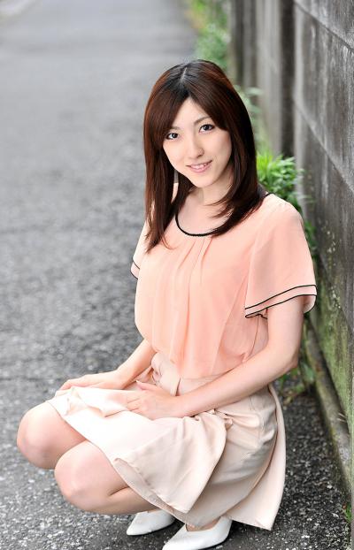 Tokyo hot 藤原辽子粉色上衣美腿高跟户外自拍