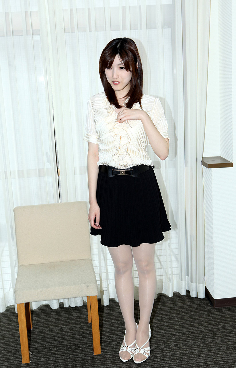 Tokyo hot 藤原辽子轻熟女肉色丝袜美腿人妻诱惑[3]
