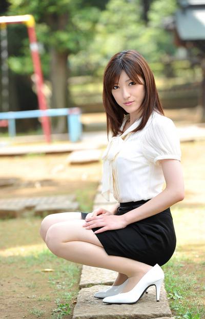Tokyo hot 藤原辽子轻熟女肉色丝袜美腿人妻诱惑