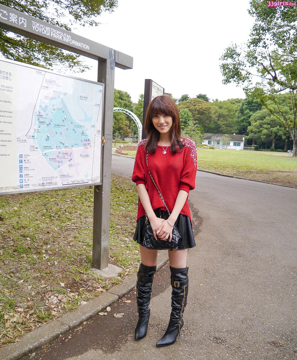 轻熟女森泽佳奈床上丝袜美腿姿势诱人[2]