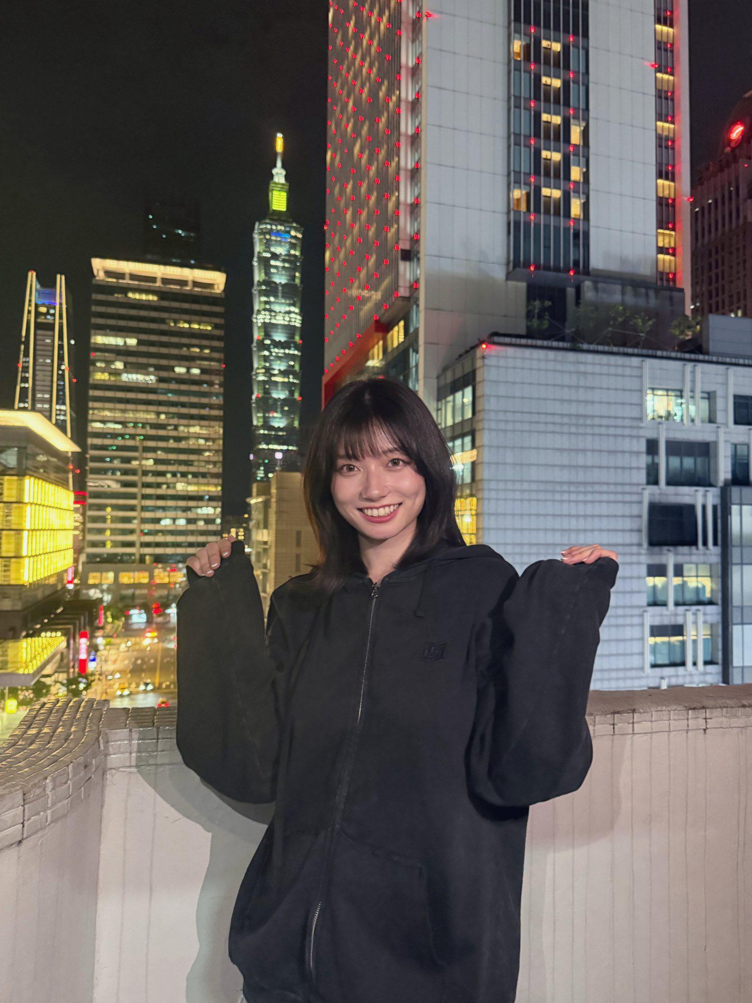 2025AV界新人濑户环奈OL制服美腿身材诱人[5]