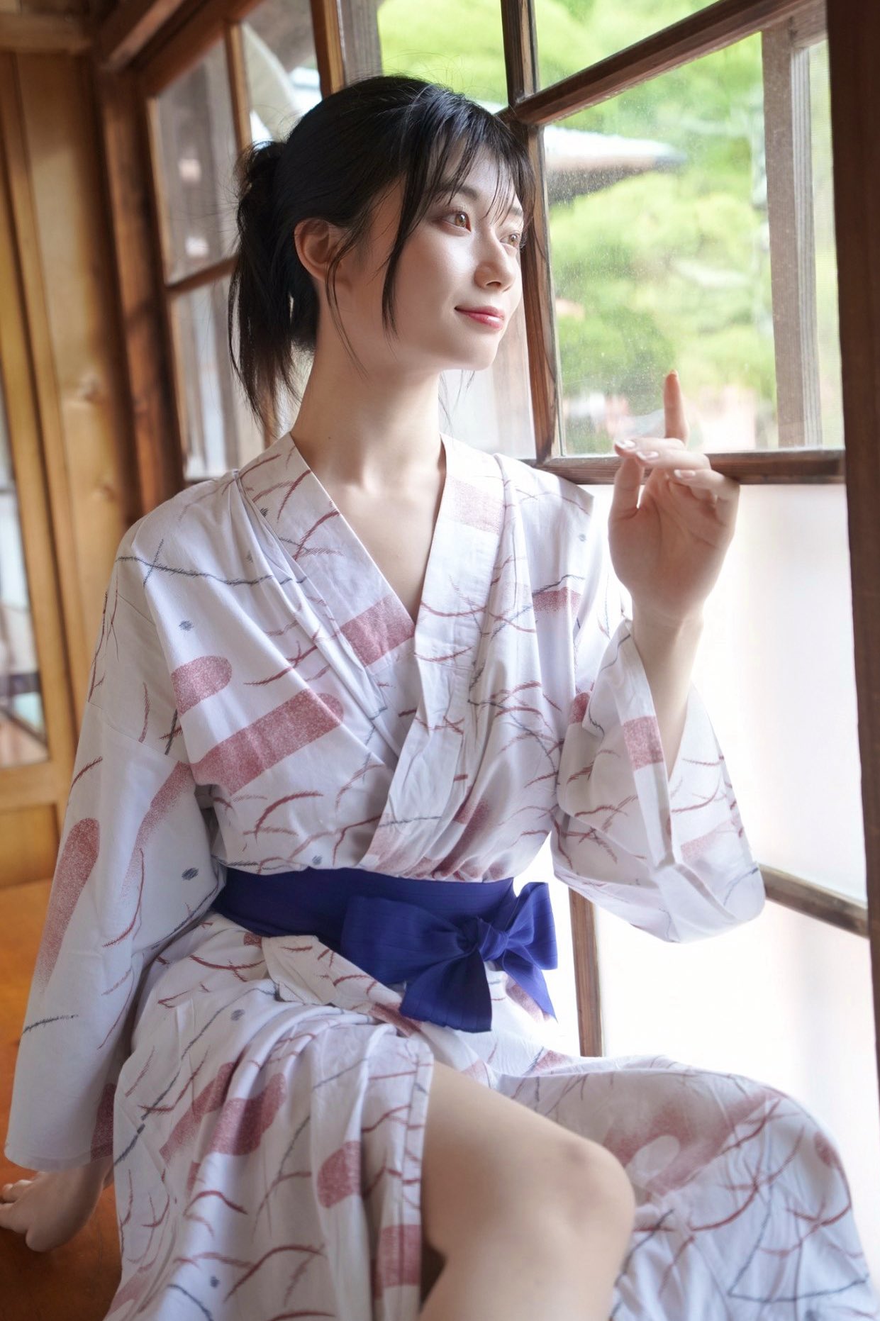 2025AV界新人濑户环奈OL制服美腿身材诱人[9]