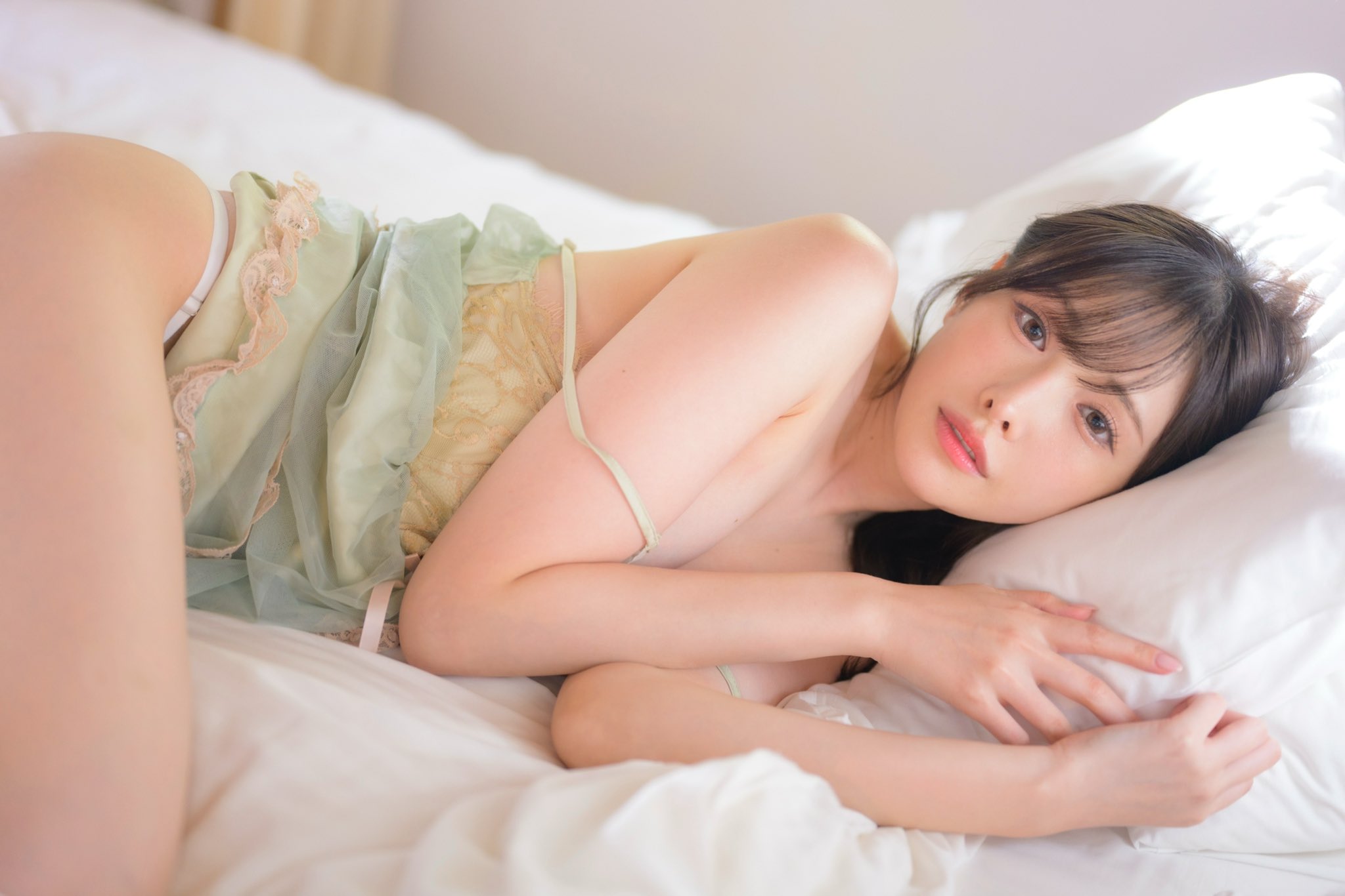 新有菜紫色蕾丝性感内衣[2]