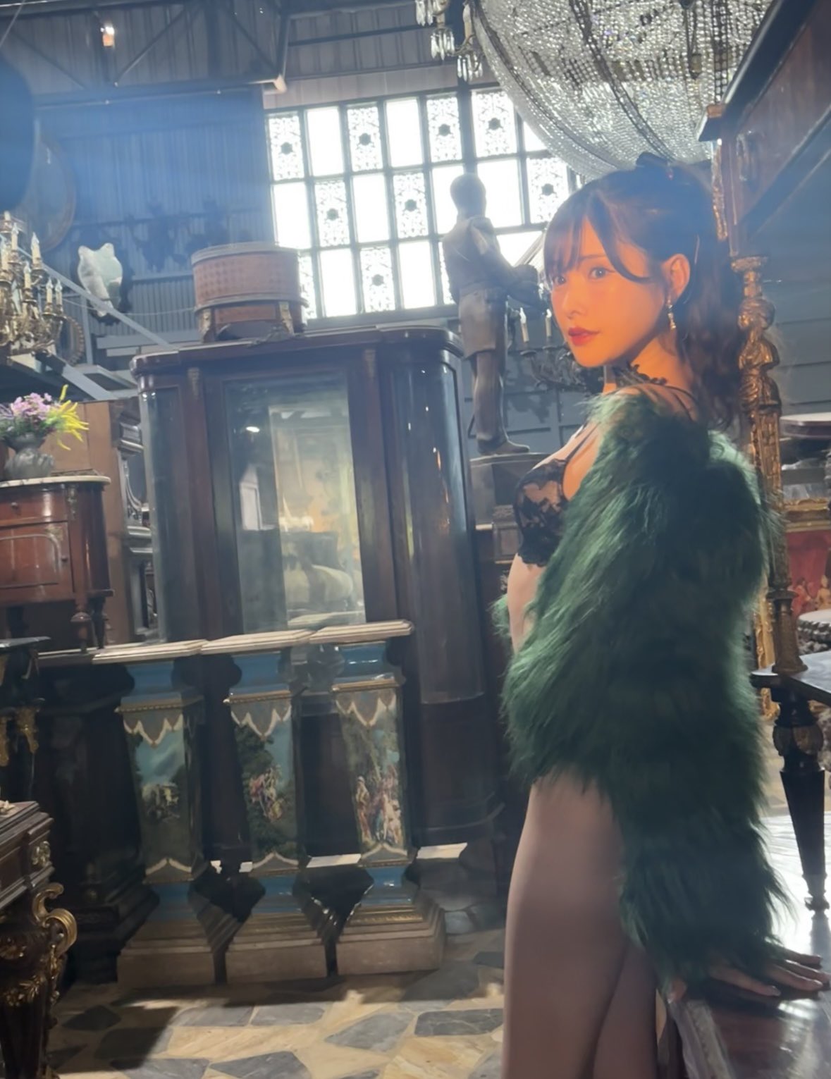 新有菜黑丝短裙欲女风[2]