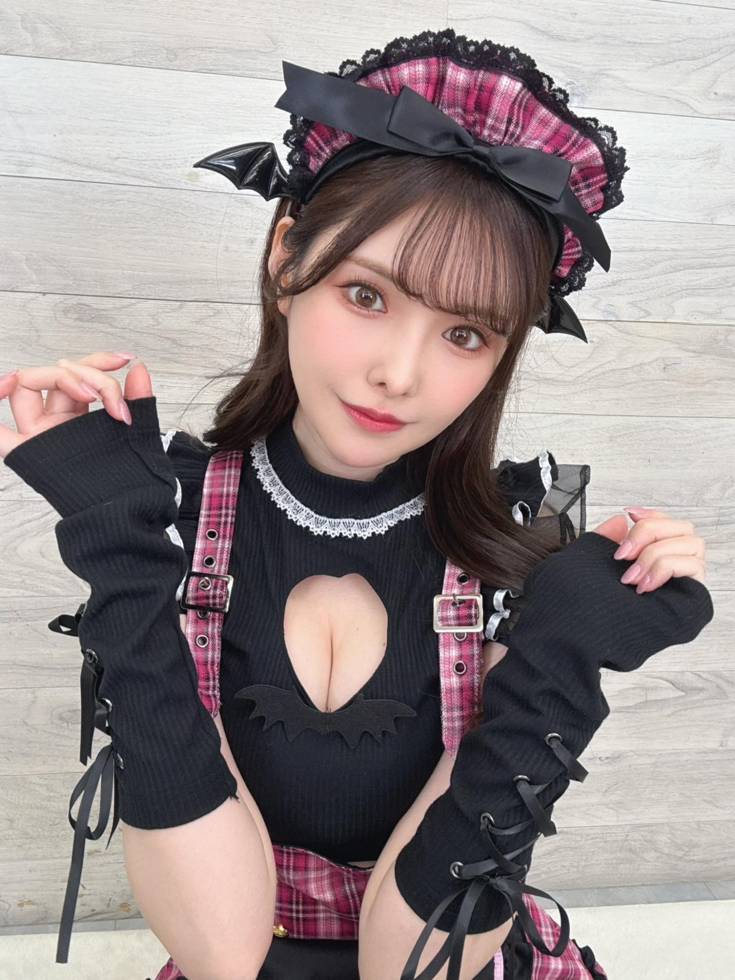 新有菜cosplay可爱黑色女仆装[13]