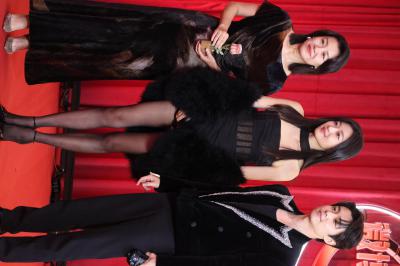 孙千黑丝美腿高跟全身正面现场生图照