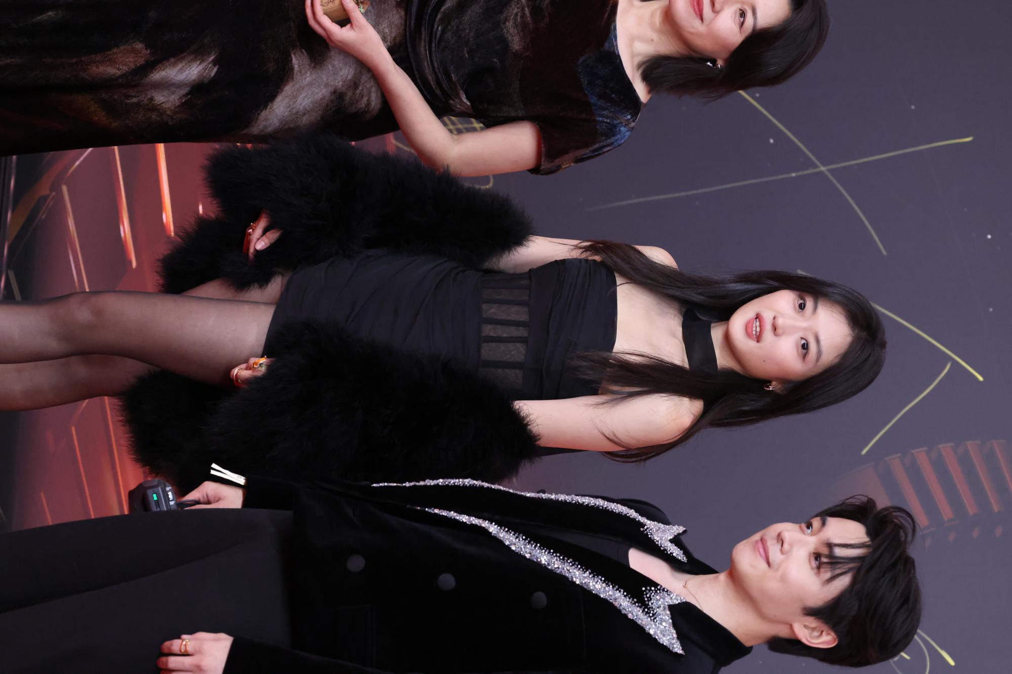 孙千黑丝美腿高跟正面半身连拍生图照[3]