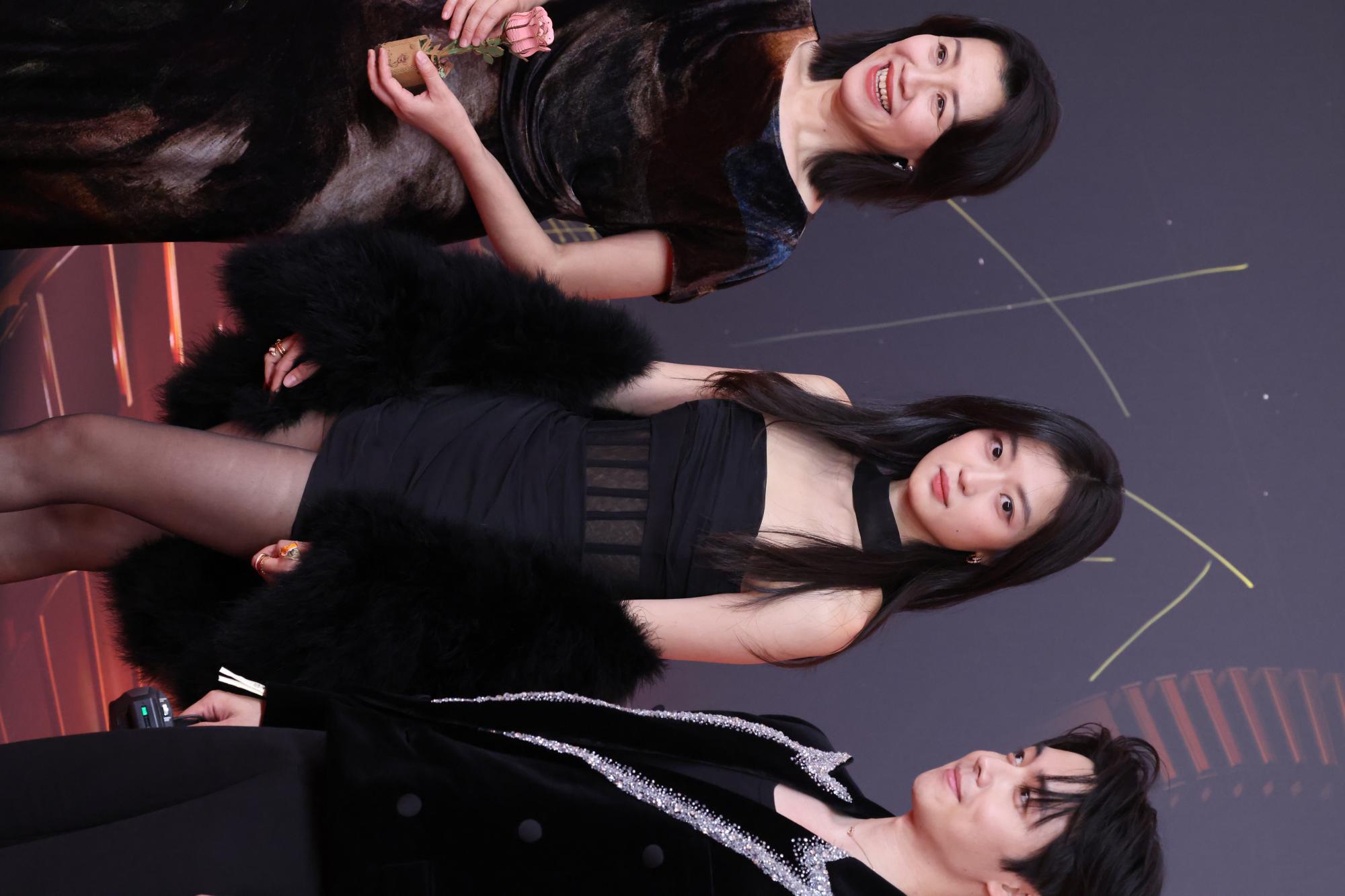 孙千黑丝美腿高跟正面半身连拍生图照[10]