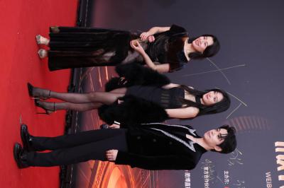 孙千黑丝美腿高跟正面连拍生图照